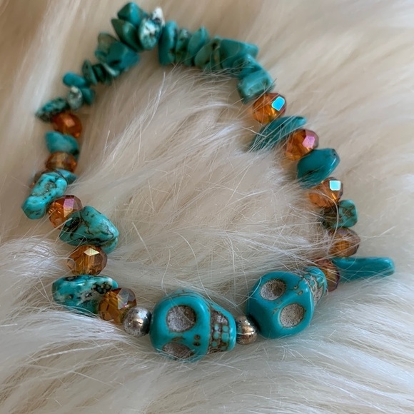 Howlite and Iridescent Turquoise Colored Skull Stacking Stretch Bracelet - Picture 1 of 6